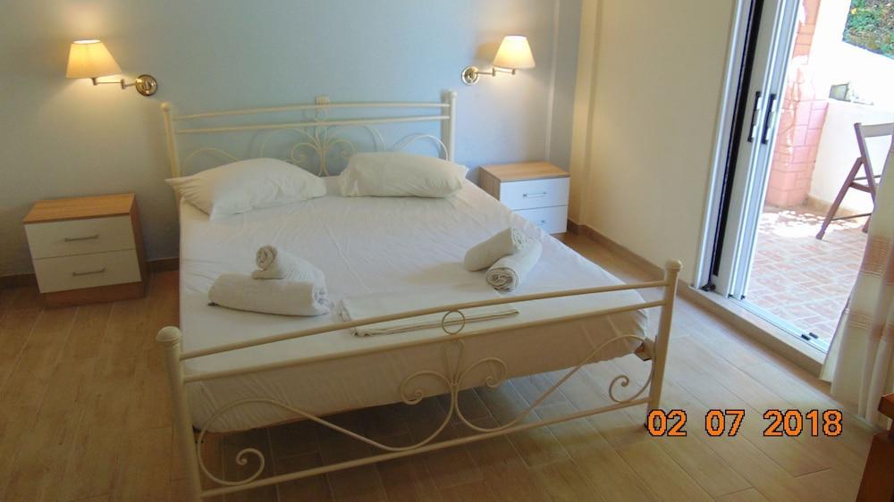 Villa Avra Dassia  Exteriör bild